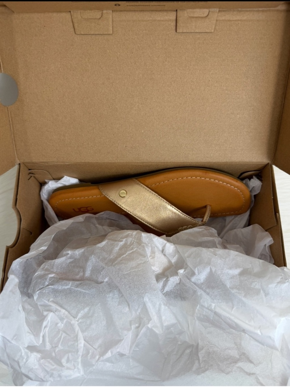 NIB UGG Women’s Carey Gold Metallic Leather Flip Sandals Size 6.5 - Picture 15 of 16